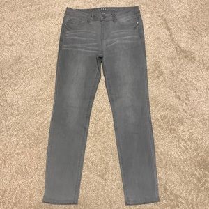 Women’s size 6 Lauren Conrad Skinny Jeans